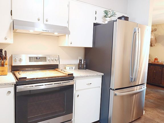 4th image of 61 Leslie Ct