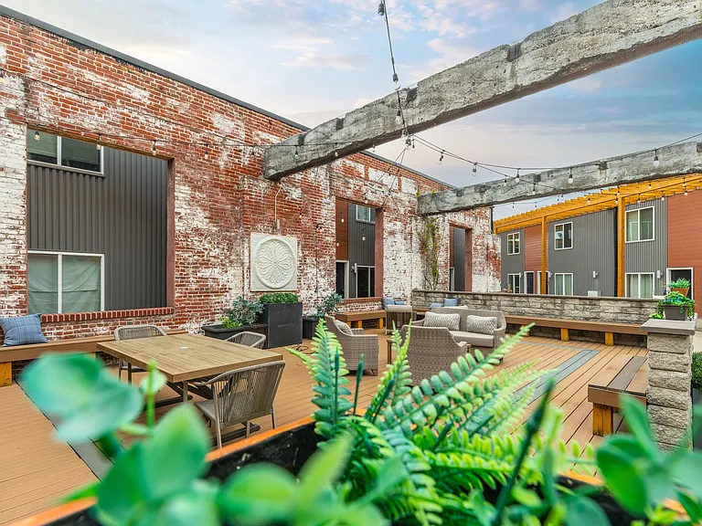 3003 Glenwood — Photo 13