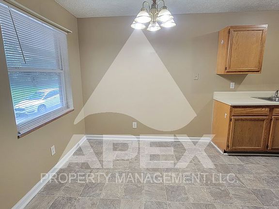 5th image of 220 Ogle Ave APT 6