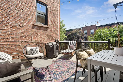 150 6th St Photo 1