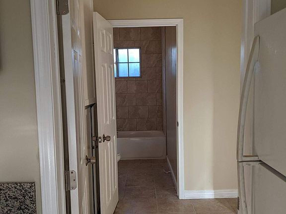 3rd image of 5717 Lexington Ave APT 2