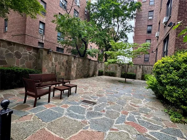 37-27 86 Street #3D, Flushing, NY 11372