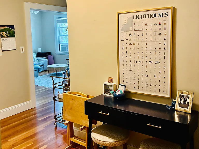 Foyer: room for desk