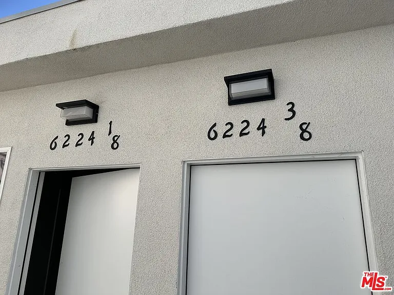 6224 1/8 De Longpre Ave — Photo 4