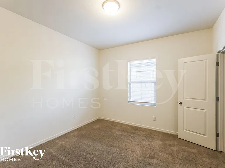 20117 W Woodlands Ave — Photo 16