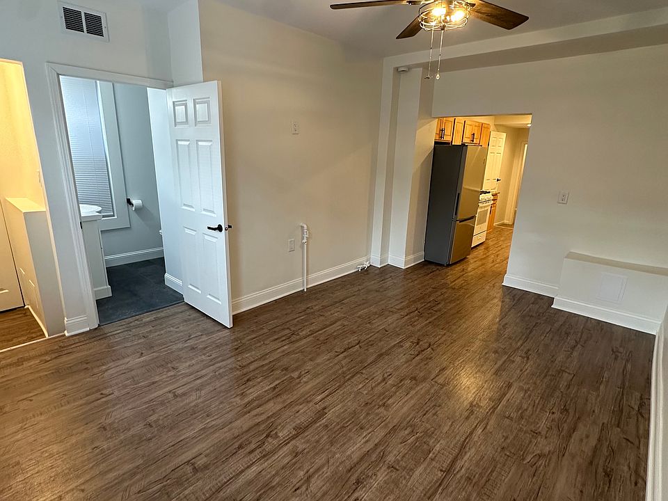 1st image of 1814 W Bloomingdale Ave