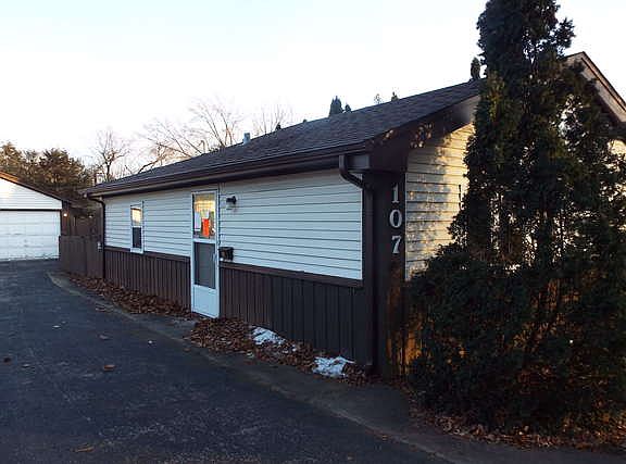 3rd image of 107 N Wisconsin Ave