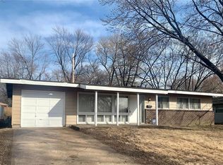 410 Ridge Dr, Florissant, MO 63033