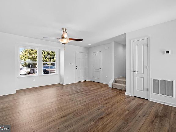 5th image of 482 Peleton St