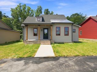 305 Zion Dr, Farmville, VA 23901