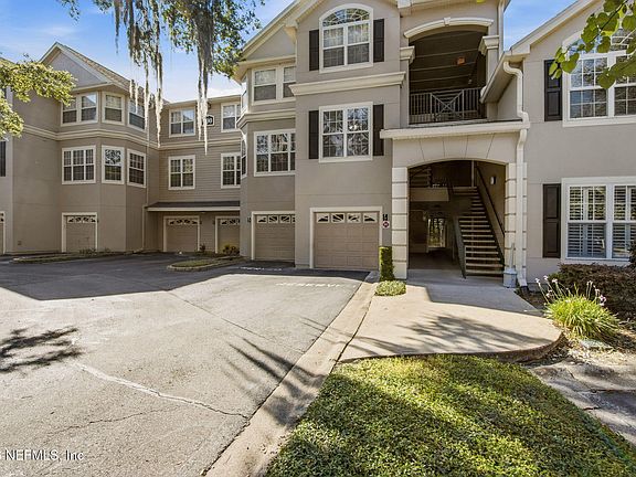 3rd image of 13810 SUTTON PARK Drive N #723