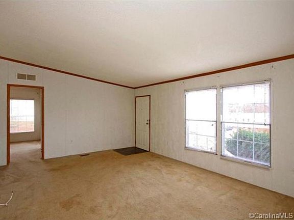 5th image of 344 Forest Hollow Dr
