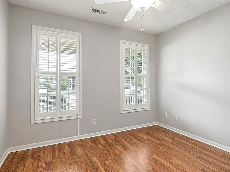3225 Mayflower Ln — Photo 12