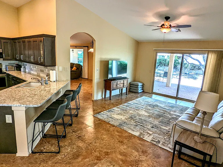 38135 S Rolling Hills Dr — Photo 16