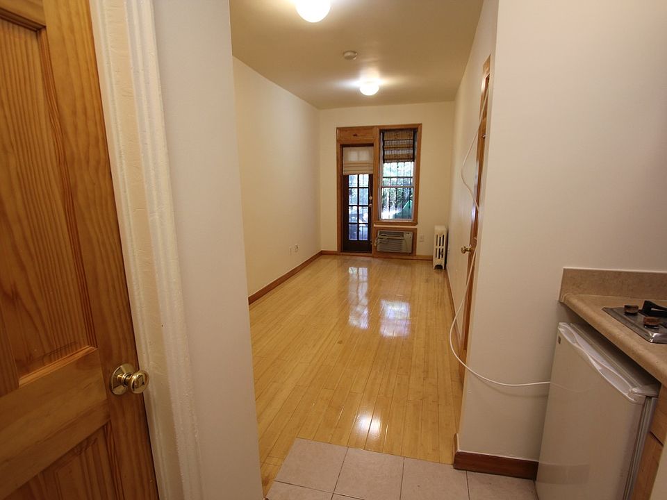 1st image of 315 W 14th St APT 1D