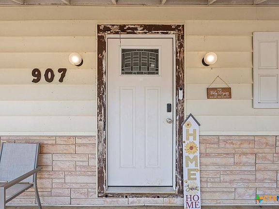 4th image of 907 W Avenue B