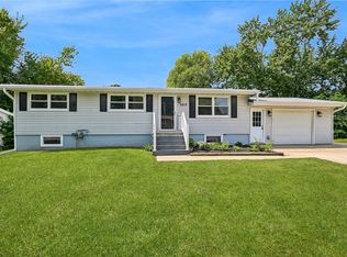 1512 Rainbow Dr, Belle Plaine, IA 52208