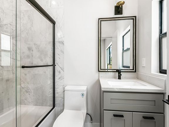 5th image of 7223 Willoughby Ave #210