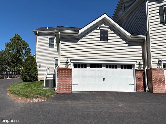 3rd image of 39 Creekview Ln