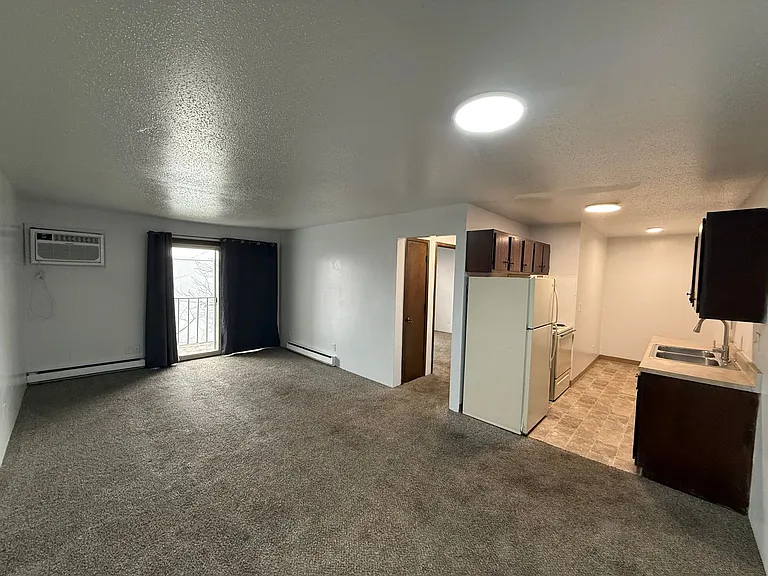 Crossroad Apartments — Photo 13