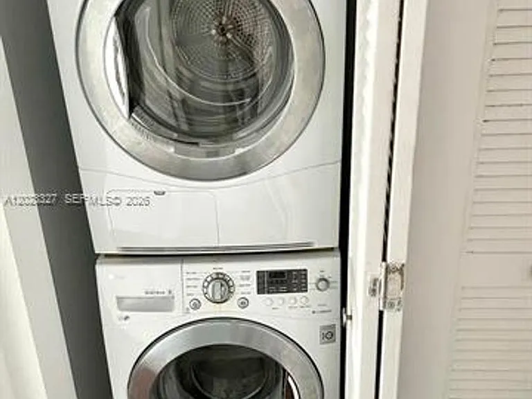 300 S Biscayne Blvd #T-1404 — Photo 17