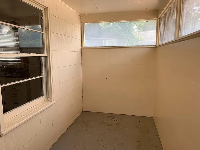 45 E Caldwell Ave — Photo 16