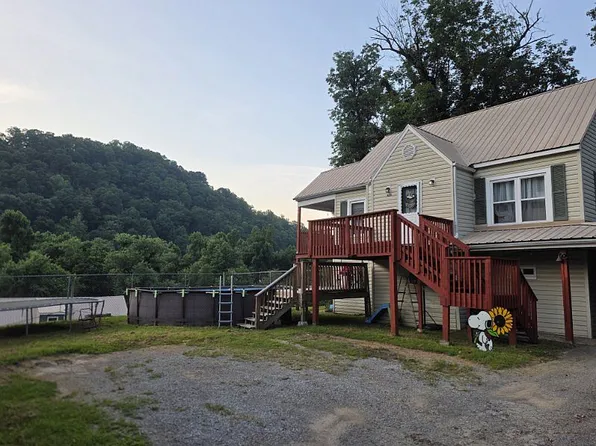 423 Persinger Dr, Williamson, WV 25661