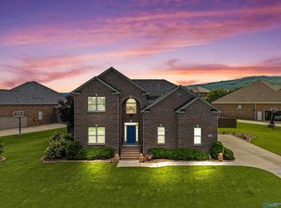 7574 Crestridge Dr, Owens Cross Roads, AL 35763