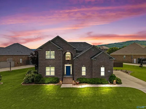 7574 Crestridge Dr, Owens Cross Roads, AL 35763