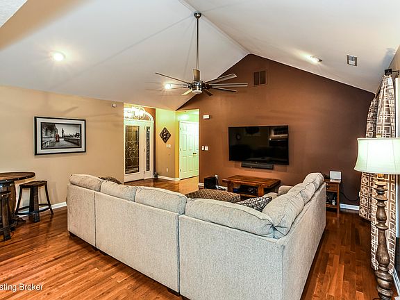 5th image of 305 Bridlewood Ave