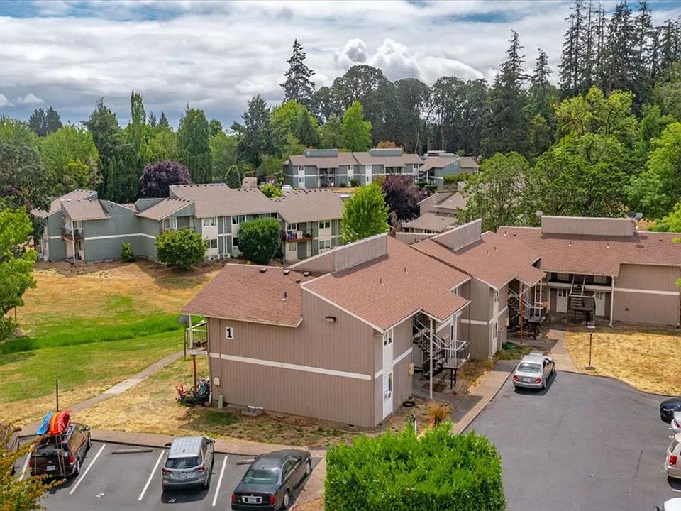 MeadowBrook Apartments