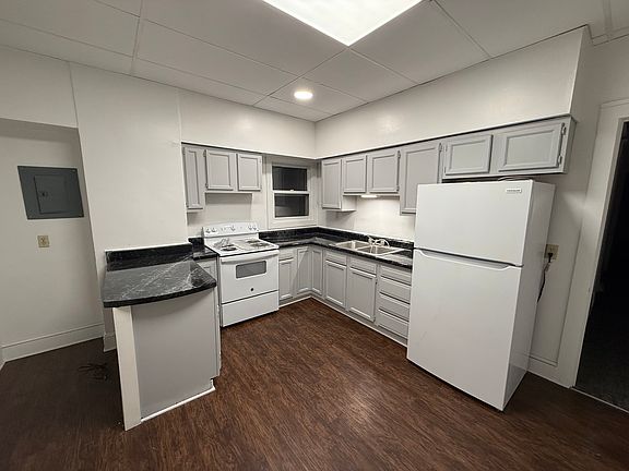 2nd image of 915 College Ave APT 2