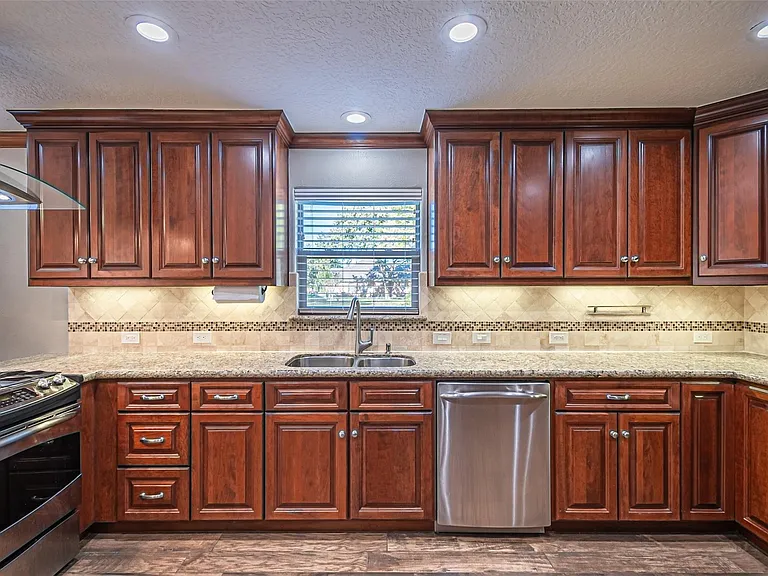 17615 Swansbury Dr — Photo 26