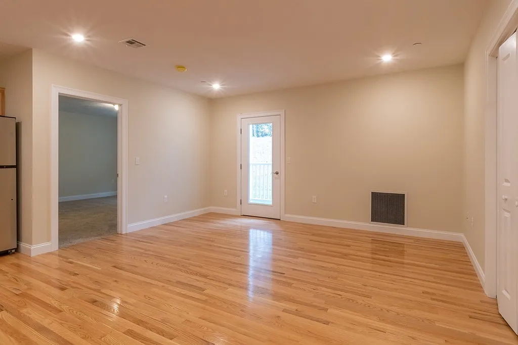 Building Photo - 80 N Meadows Rd #103