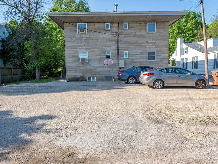 605 W University Ave — Photo 2