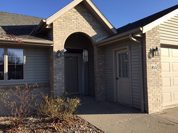 Exterior Front Entry