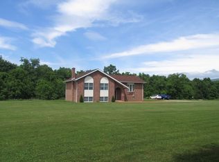 15 Bucks Dr, Lake Lynn, PA 15451