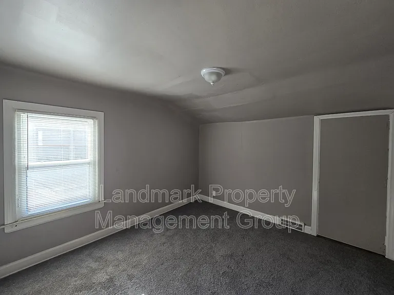 9657 E Outer Dr — Photo 25