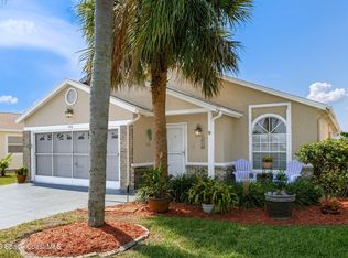 910 Cross Lake Dr, Melbourne, FL 32901