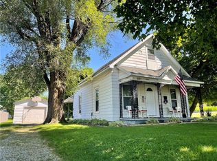 214 Holmes Ave, Rossville, IL 60963