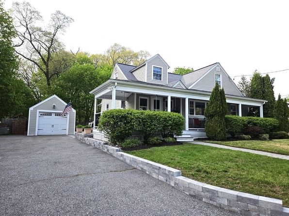 5 Sunset Ave, Cumberland, RI 02864