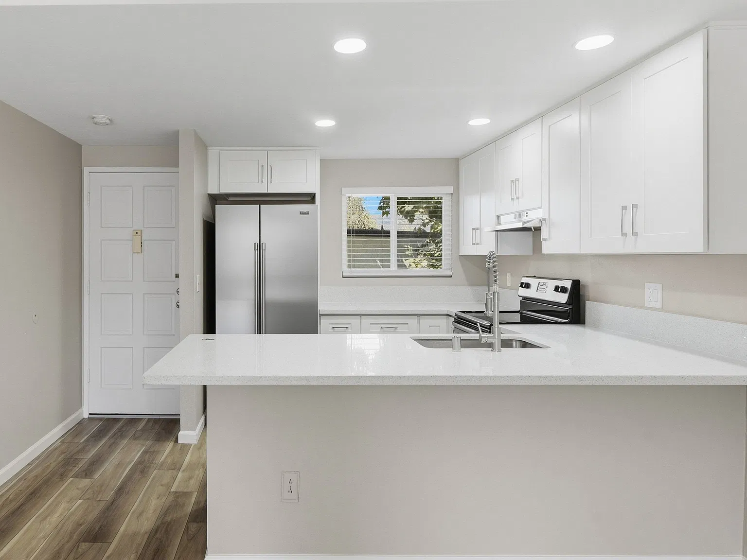3 bed, 1149 sqft, $3,250 — Photo 2