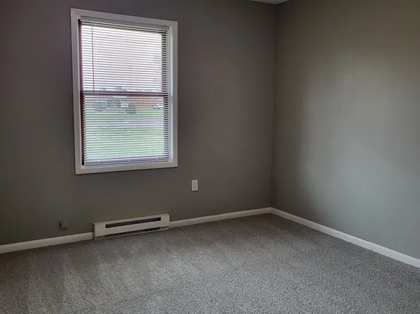 Grand Ave, 311 S Grand Ave #17, Saint Marys, KS 66536