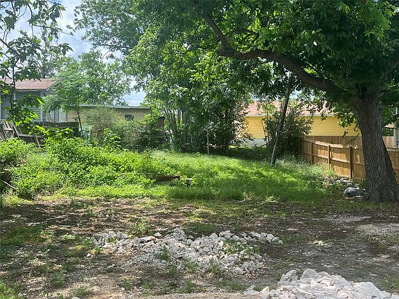 4th image of 711 Burkett St