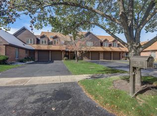 678 Picardy Cir, Northbrook, IL 60062