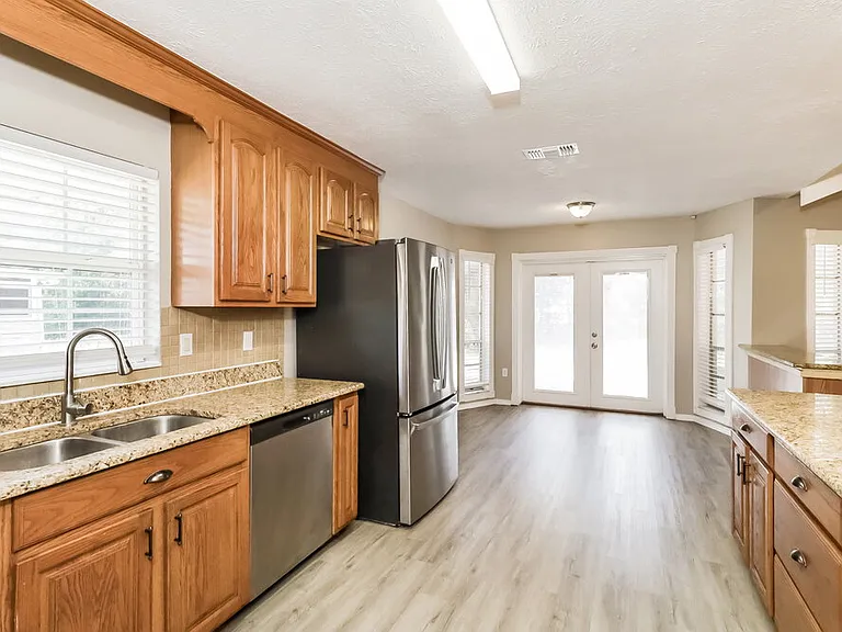 13403 Woodward Dr — Photo 8