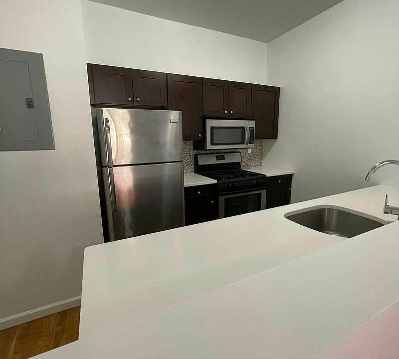 1st image of 11 Graham Ave Floor 3