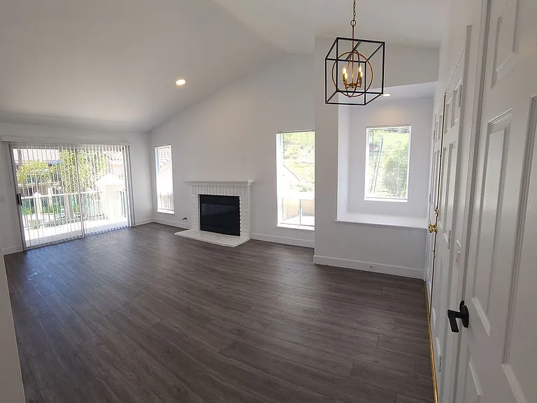272 Augustine Way #B — Photo 3