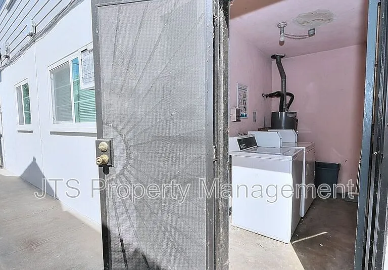 4439 V St #5 — Photo 49