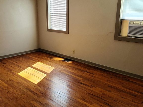 3rd image of 217 S 13th Ave